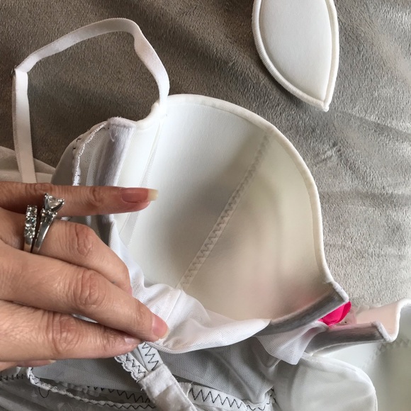 VS Sexy Little Things Lingerie - Picture 4 of 8